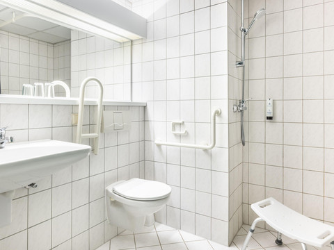 067-BD-bathroom-example_130541679