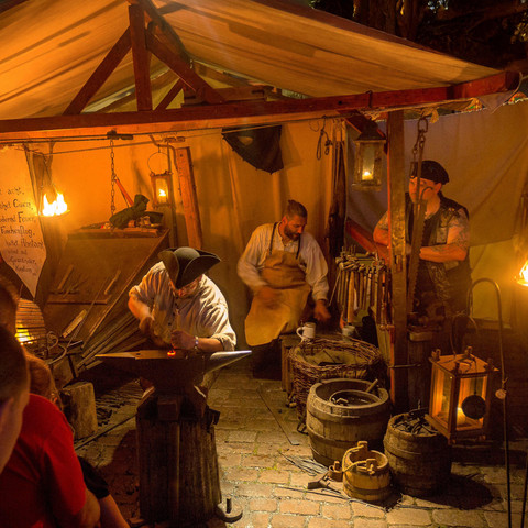 Schmied bei der Arbeit.jpg