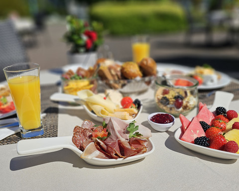 AquaVita_Frühstück_Terrasse draußen (4).jpg