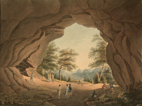 Blick aus einer Höhle auf eine Landschaft mit Bäumen und Bergen, Menschen erkunden die Umgebung.