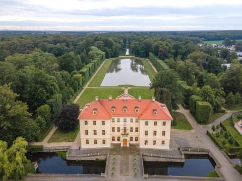 Palais und Barockgarten Zabeltitz von oben