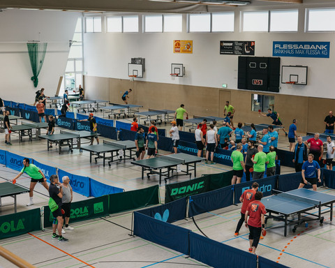 Firmencup-c-Paul-Israel_USV-Jena-eV (1).jpg Impressionen vom Jenaer Firmencup mit Spielern an den Tischtennisplatten