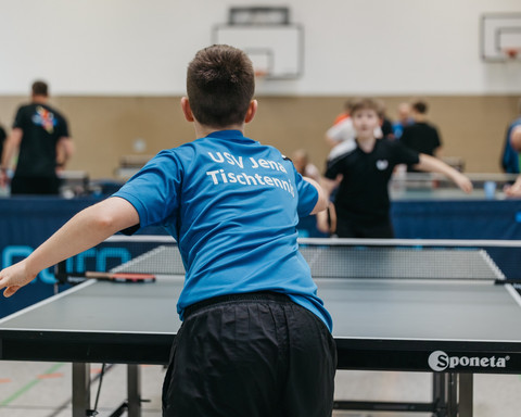 Firmencup-c-Paul-Israel_USV-Jena-eV (3).jpg Impressionen vom Jenaer Firmencup mit Spielern an den Tischtennisplatten