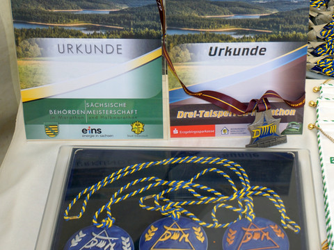 handgefertigte Medaillen aus Keramik