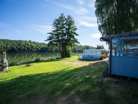 Wohnmobilstellplatz am Wasser