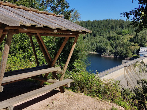 Talsperre Eibenstock_Rastplatz an Hauptstaumauer_F