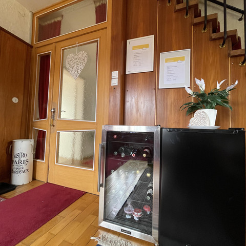 Gästekühlschrank und Gefrierschrank im Entree