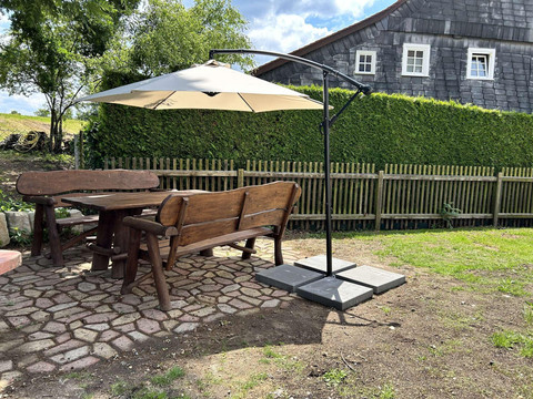 Picknicktisch im Garten