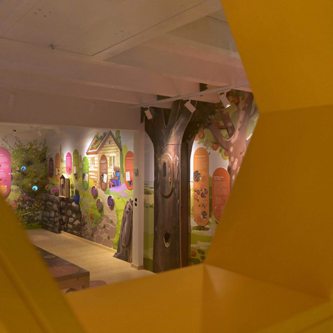 Installation Bienenwelten Gut Herbigshagen_Foto Christoph Mischke.jpg
