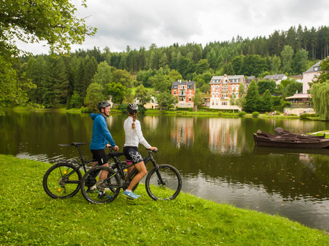Radfahrer im Paul-Schindel-Park, Bad Elster