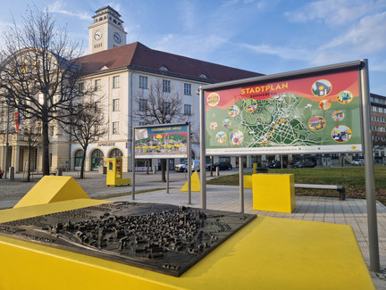 sonneberg-spielmeile-bahnhofsplatz-rathaus-CR-CH (2).jpg