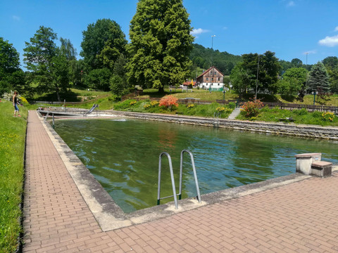 Freibad Goßdorf in unmittelbarer Nähe