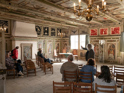 Das Weingut Hoflößnitz beherbergt mit dem Festsaal und den fürstlichen Appartements eines der bedeutendsten original erhaltenen Raumkunst-Ensembles des frühen Barock in Deutschland.