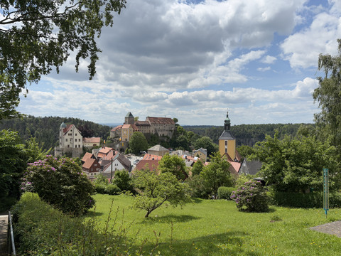 Burg Hohnstein Burg Hohnstein im Sonnenschein