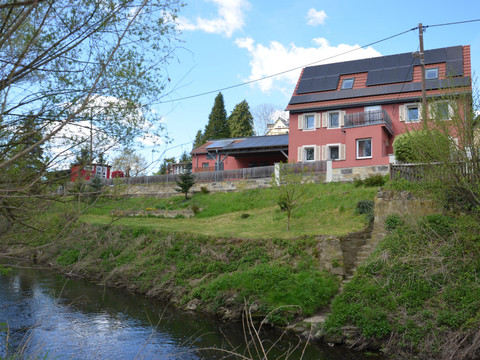 An der Wesenitz gelegen
