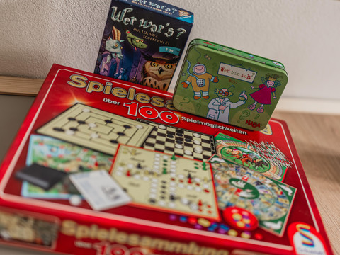 Spiele und Bücher für Familien