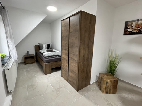 SCHLAFZIMMER 2
