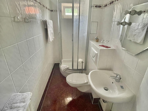 Bad mit DUSCHE + WC