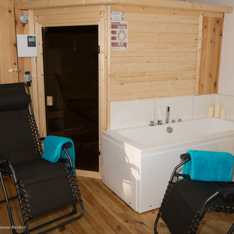 Sauna und Whirlpool Einfach schön am Wasserfall