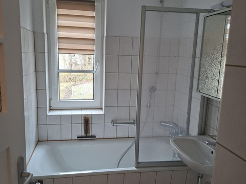 Bad - mit Wanne