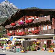 Hotel Spillgerten Schwenden Grimmialp in summer