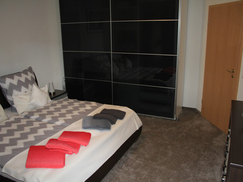 Schlafzimmer Schlafzimmeransicht mit Schrank