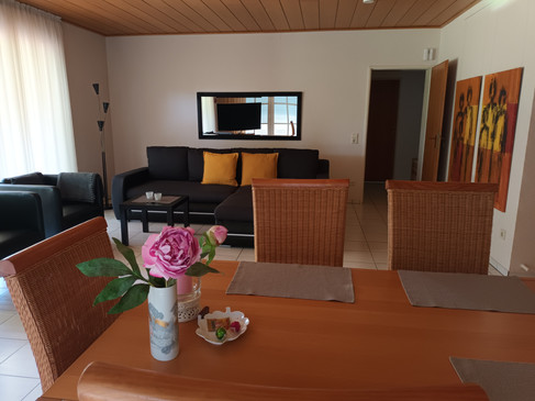 20240821_142957 Wohnzimmer u Eßzimmer unten.jpg