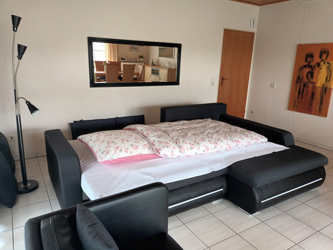 20250422_135953 Schlafsofa unten.jpg