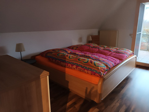 20251219_120259 Schlafzimmer oben Doppelbett.jpg
