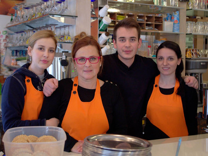 Familientradition im Eiscafé Martini Familientradition im Eiscafé Martini