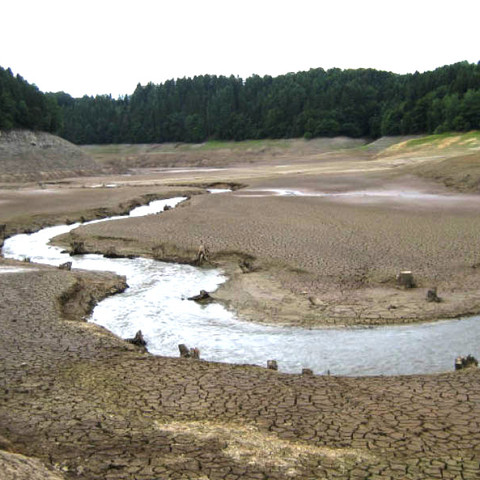 Trockengelegter Stausee