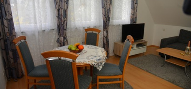 Ferienwohnung Schadler, Wohnzimmer mit TV Ferienwohnung Schadler, Wohnzimmer mit TV