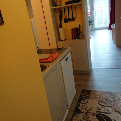 Flur mit Blick in den Wohnbereich