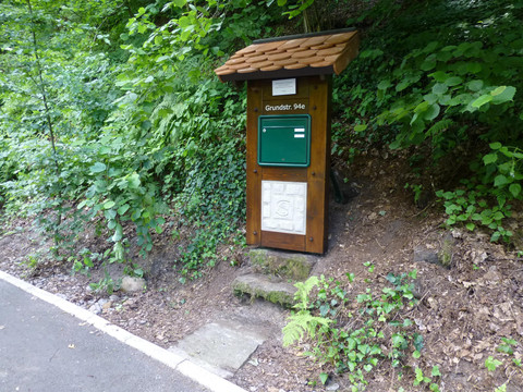 Unser Briefkasten an der Auffahrt zum Grundstück