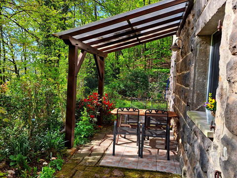 Terrasse zur Ferienwohnung im Frühling