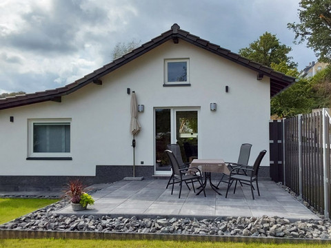 Ferienhaus am Mühlenteich, Haus- und Terrassenansicht Ferienhaus am Mühlenteich, Haus- und Terrassenansicht