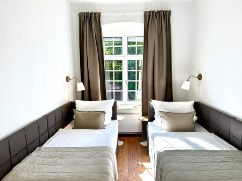 Ferienwohnung Alte Schule: Schlafzimmer mit Einzelbetten Ferienwohnung Alte Schule: Schlafzimmer mit Einzelbetten