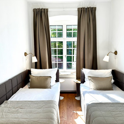 Ferienwohnung Alte Schule: Schlafzimmer mit Einzelbetten Ferienwohnung Alte Schule: Schlafzimmer mit Einzelbetten