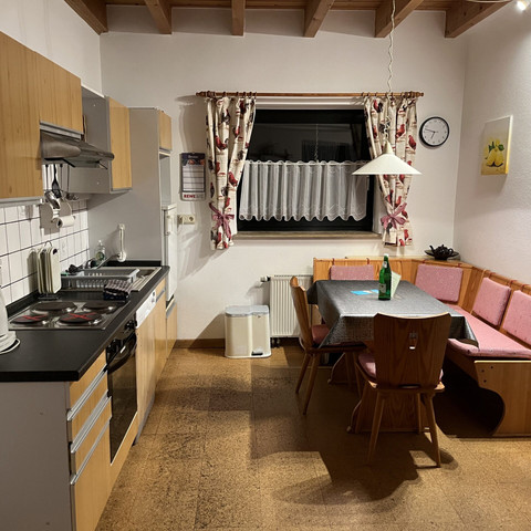 Ferienwohnung Im Bachgarten: Küche und Essbereich Ferienwohnung Im Bachgarten: Küche und Essbereich