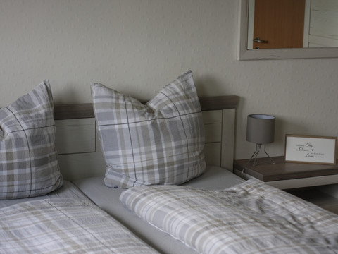 Ferienhof Schiefen: Urlaub auf dem Bauernhof, Doppelbett Ferienhof Schiefen: Urlaub auf dem Bauernhof, Doppelbett