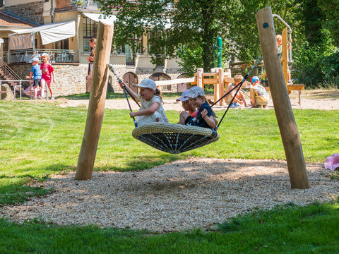 Nestschaukel im Kurpark Herchen