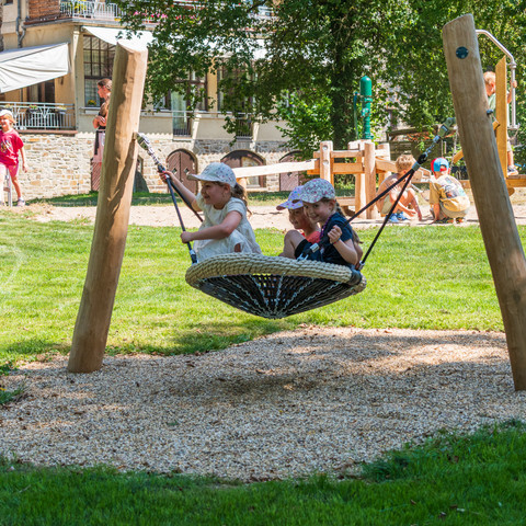 Nestschaukel im Kurpark Herchen