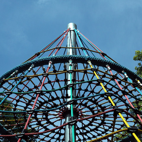 Kletterpyramide Mehrgenerationenspielplatz Siegpark, Eitorf