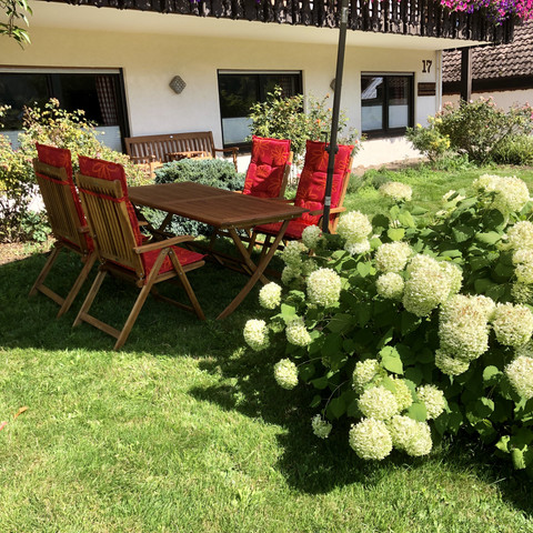 Haus Hubertus Enzkloesterle Aussenbereich mit Sitzplatz Haus Hubertus Enzkloesterle Aussenbereich mit Sitzplatz
