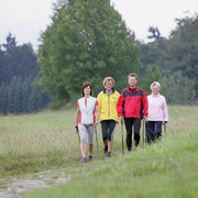 Nordic Walking auf dem Gesundheits - & Fitness-Parcours