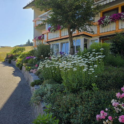 Wohnung in Obertal mit Wintergarten, Gartenansicht