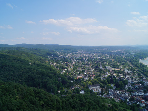 Ausblick unterhalb des Drachenfels über Rhöndorf und Bad Honnef