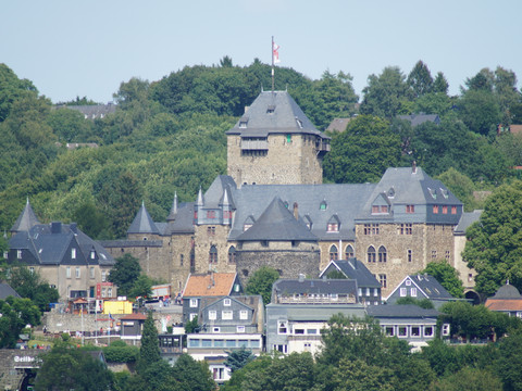 01_07_schloss-burg_solingen_maren-pussak_das-bergische