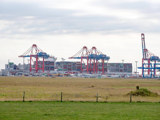 Blick auf den JadeWeserPort