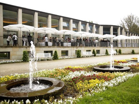 Außenaufnahme der Kunstwandelhalle in Bad Elster